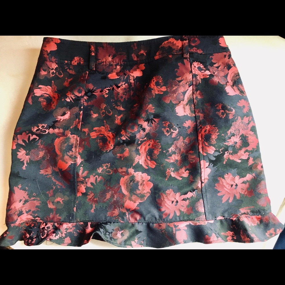Express mini jacquard skirt.